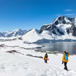 ¿A quién se dirige la compañía QUARK EXPEDITIONS?