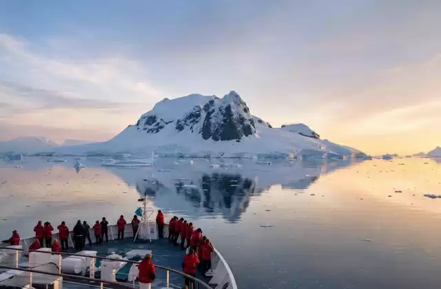 Cruzar el Círculo Polar (66°33' S)