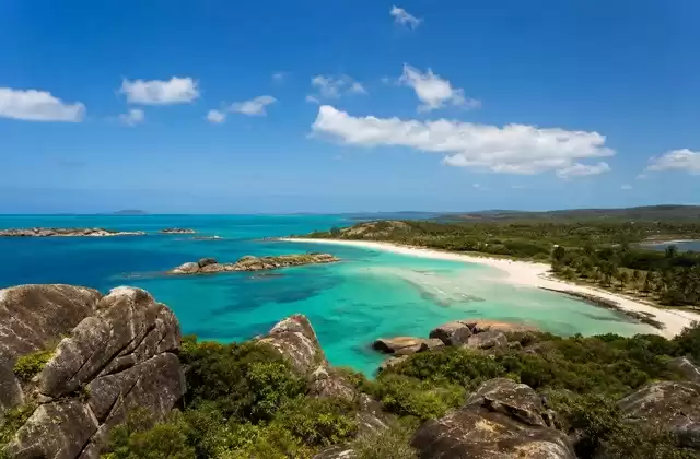 Bahía de Lokaro